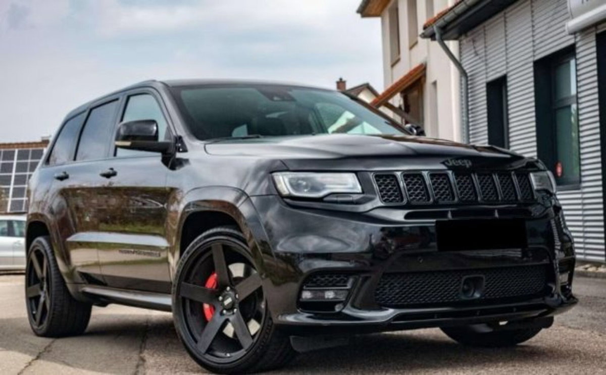 Jeep Grand Cherokee 6.4 V8 HEMI SRT (2)