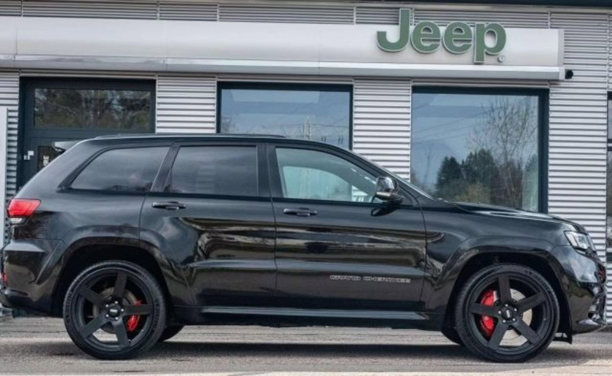 Jeep Grand Cherokee 6.4 V8 HEMI SRT (3)