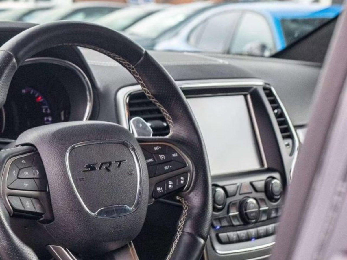 Jeep Grand Cherokee 6.4 V8 HEMI SRT (6)