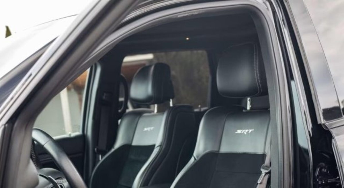 Jeep Grand Cherokee 6.4 V8 HEMI SRT (9)