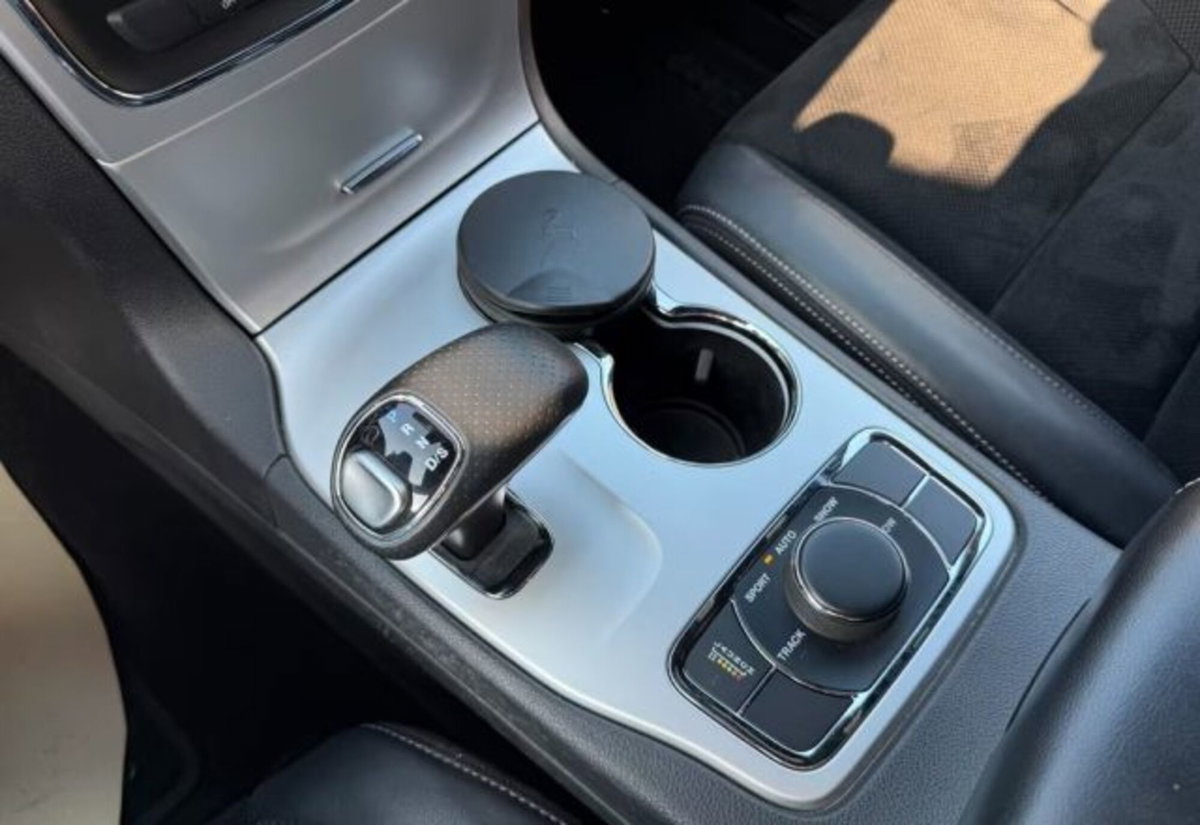 Jeep Grand Cherokee 6.4 V8 HEMI SRT (13)