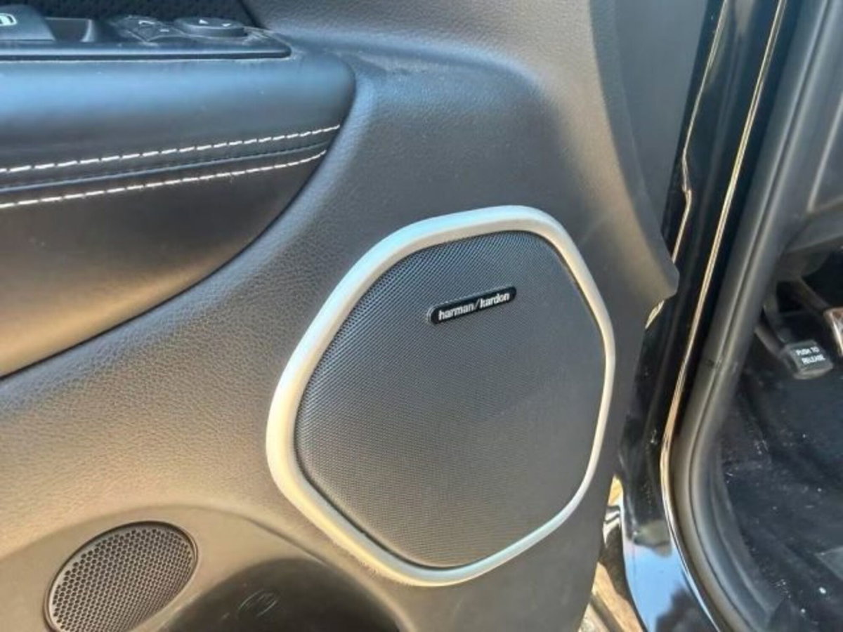 Jeep Grand Cherokee 6.4 V8 HEMI SRT (14)