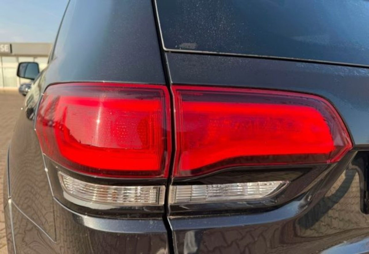 Jeep Grand Cherokee 6.4 V8 HEMI SRT (8)