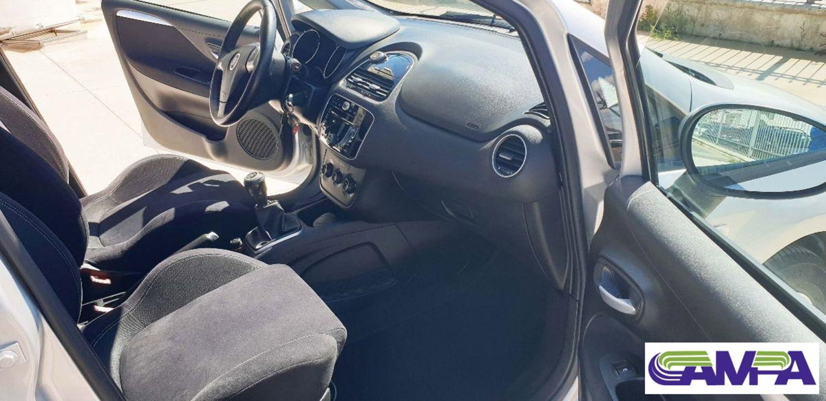 Fiat Punto 1.3 MJT II 75 CV 5 porte Lounge (11)