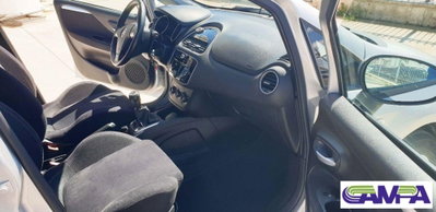 Fiat Punto 1.3 MJT II 75 CV 5 porte Lounge (11)