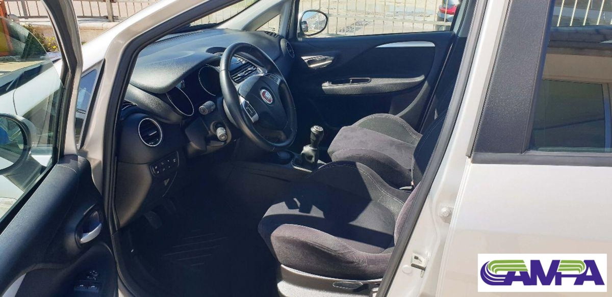 Fiat Punto 1.3 MJT II 75 CV 5 porte Lounge (7)