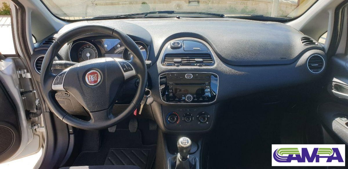 Fiat Punto 1.3 MJT II 75 CV 5 porte Lounge (9)