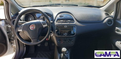 Fiat Punto 1.3 MJT II 75 CV 5 porte Lounge (9)