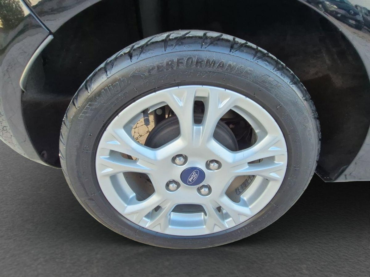 Ford Fiesta 1.5 TDCi 75CV 5 porte Titanium (20)
