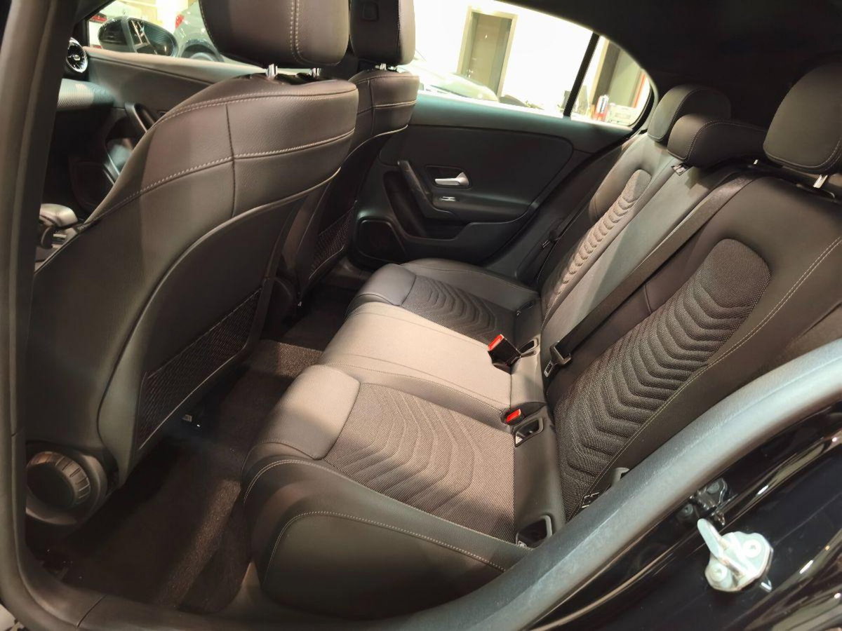 Mercedes-Benz Classe A 180 d Automatic Sport (10)