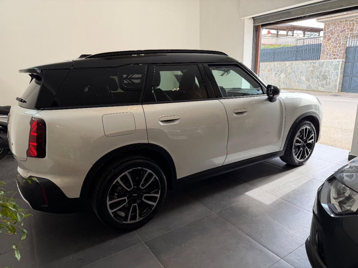 MINI Mini Countryman SE Favoured all4 (4)