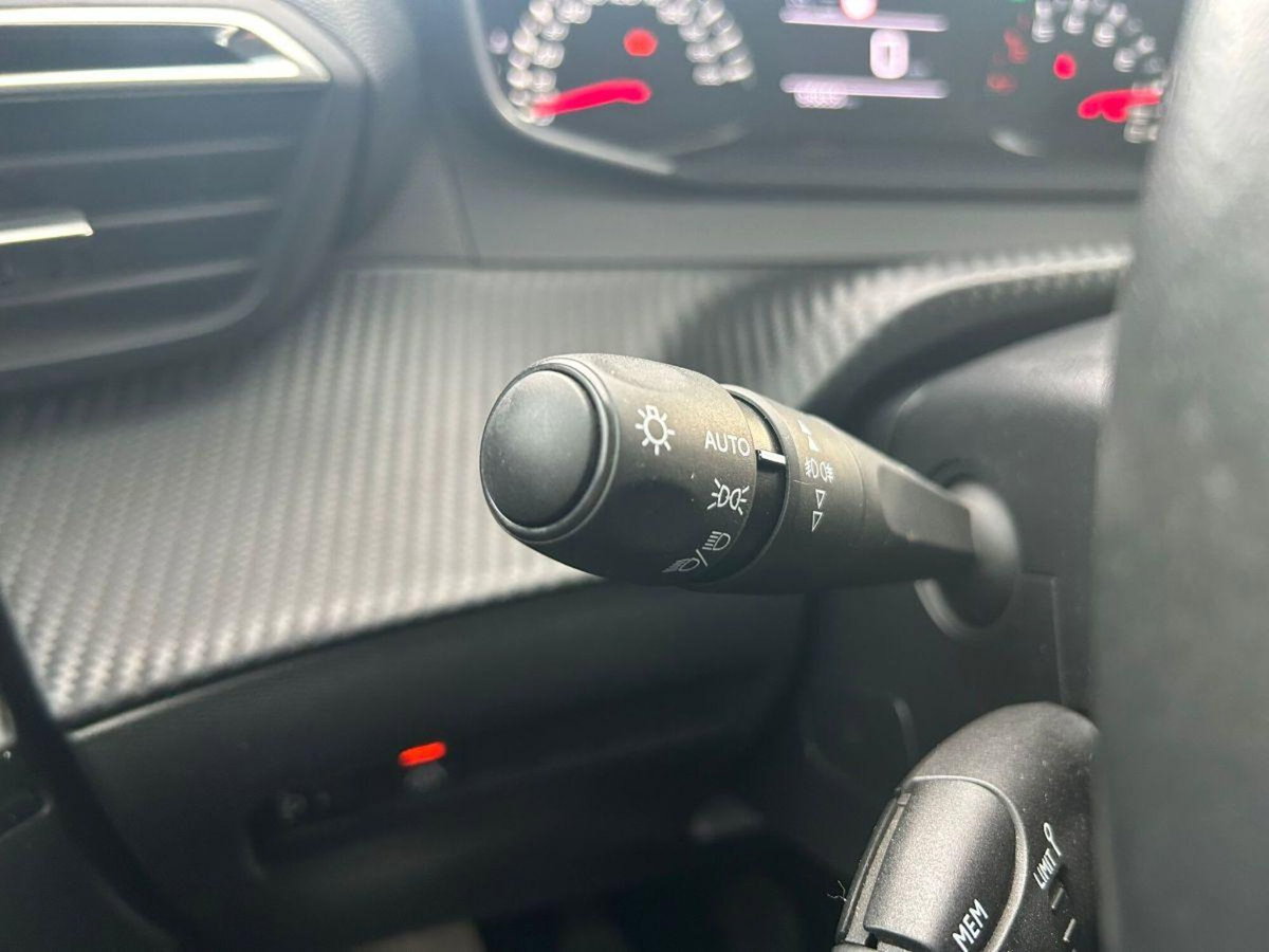 Peugeot 2008 BlueHDi 110 S&S Allure (17)