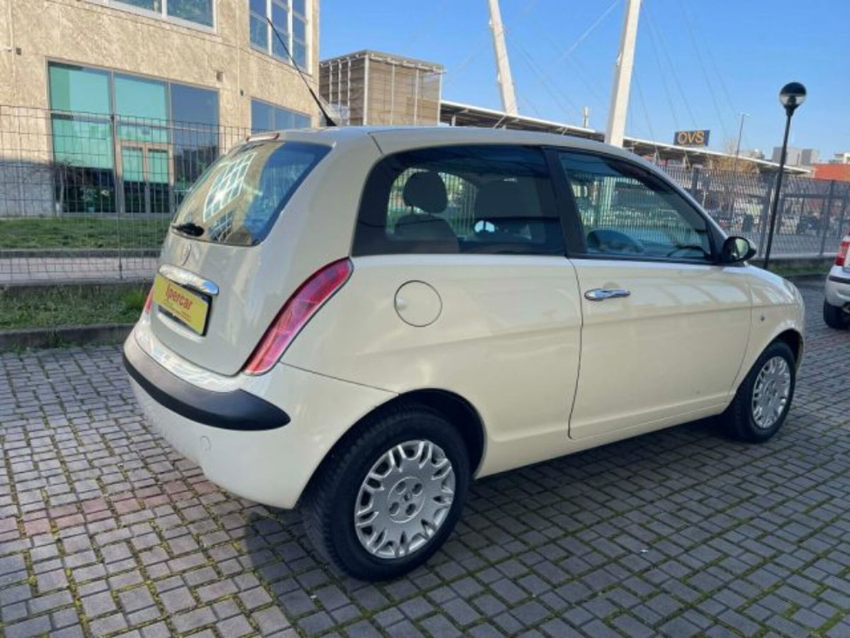 Lancia Ypsilon 1.2 Argento (5)