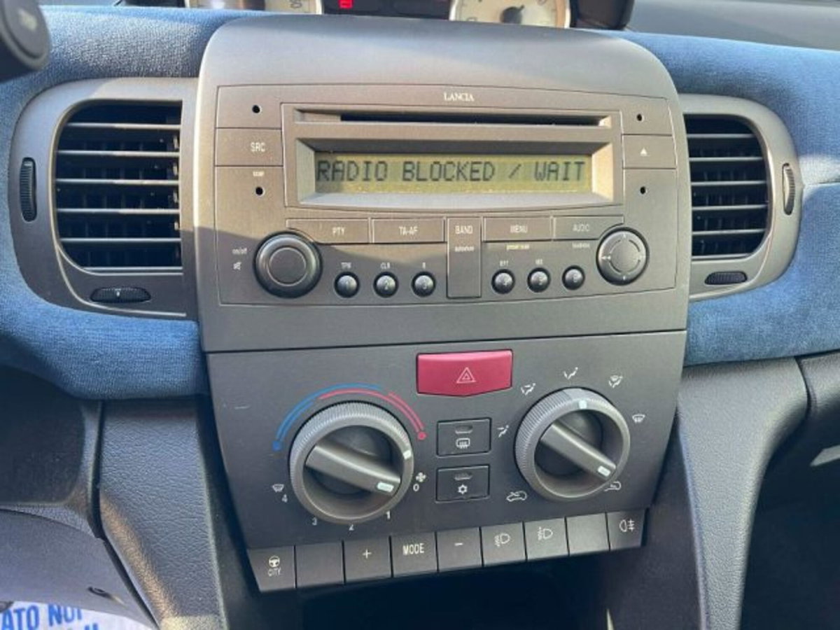 Lancia Ypsilon 1.2 Argento (9)