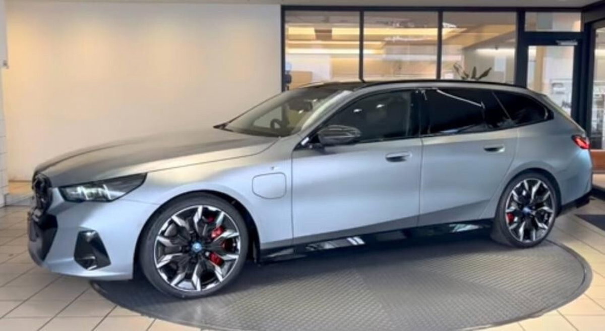 BMW i5 Touring M60