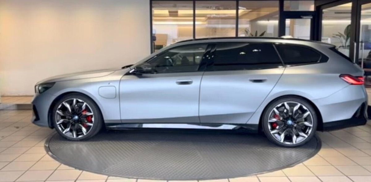 BMW i5 Touring M60 (2)