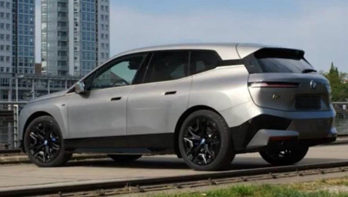 BMW iX M60