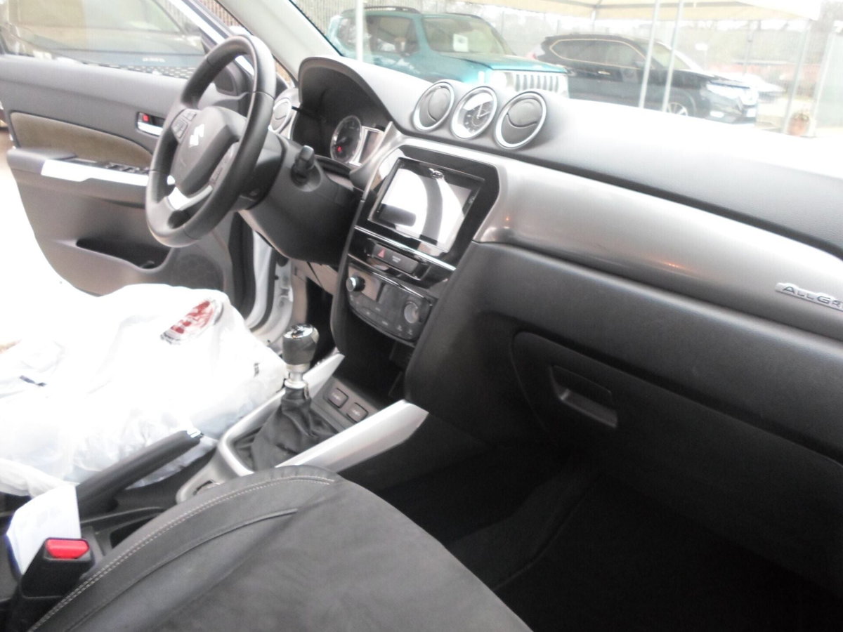 Suzuki Vitara 1.6 DDiS 4WD AllGrip DCT V-Top (14)