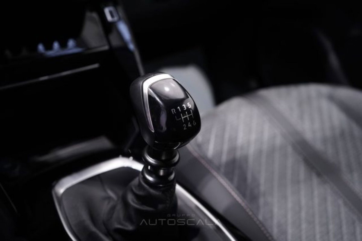 Peugeot 208 1.2 puretech Active s&s 100cv (16)