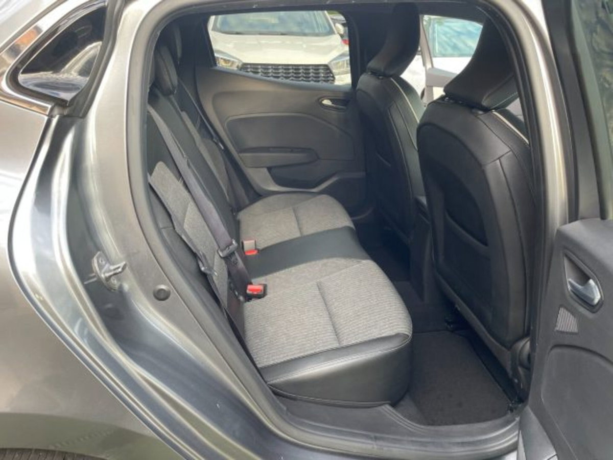 Renault Clio 1.0 tce Techno Gpl 100cv (10)
