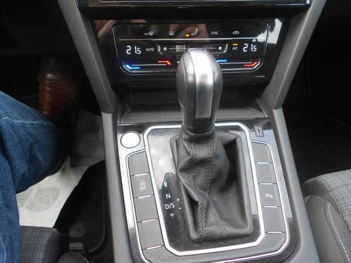 Volkswagen Passat Variant 2.0 TDI SCR EVO DSG Business (11)