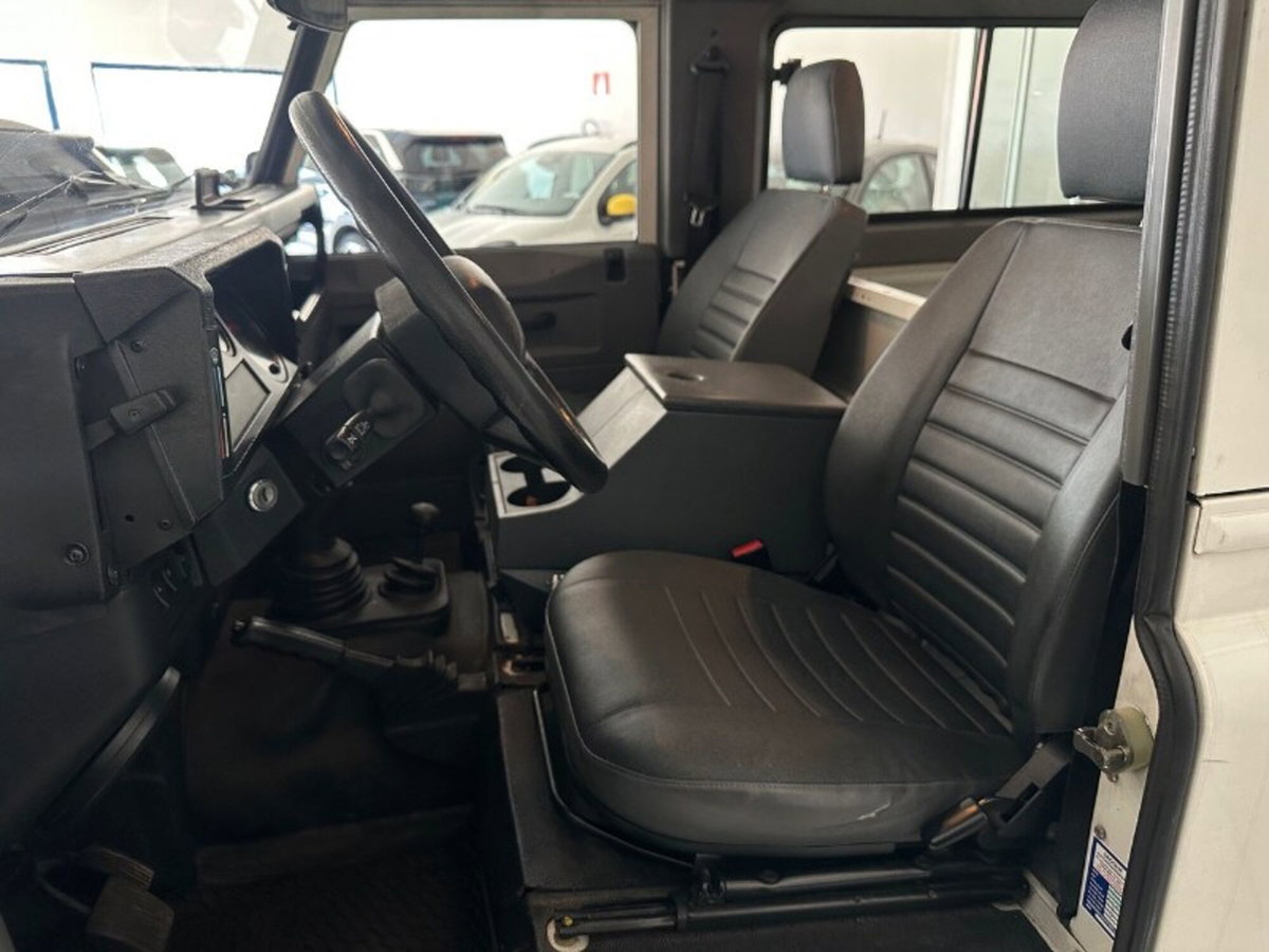 Land Rover Defender 90 2.5 Td5 Station Wagon (10)