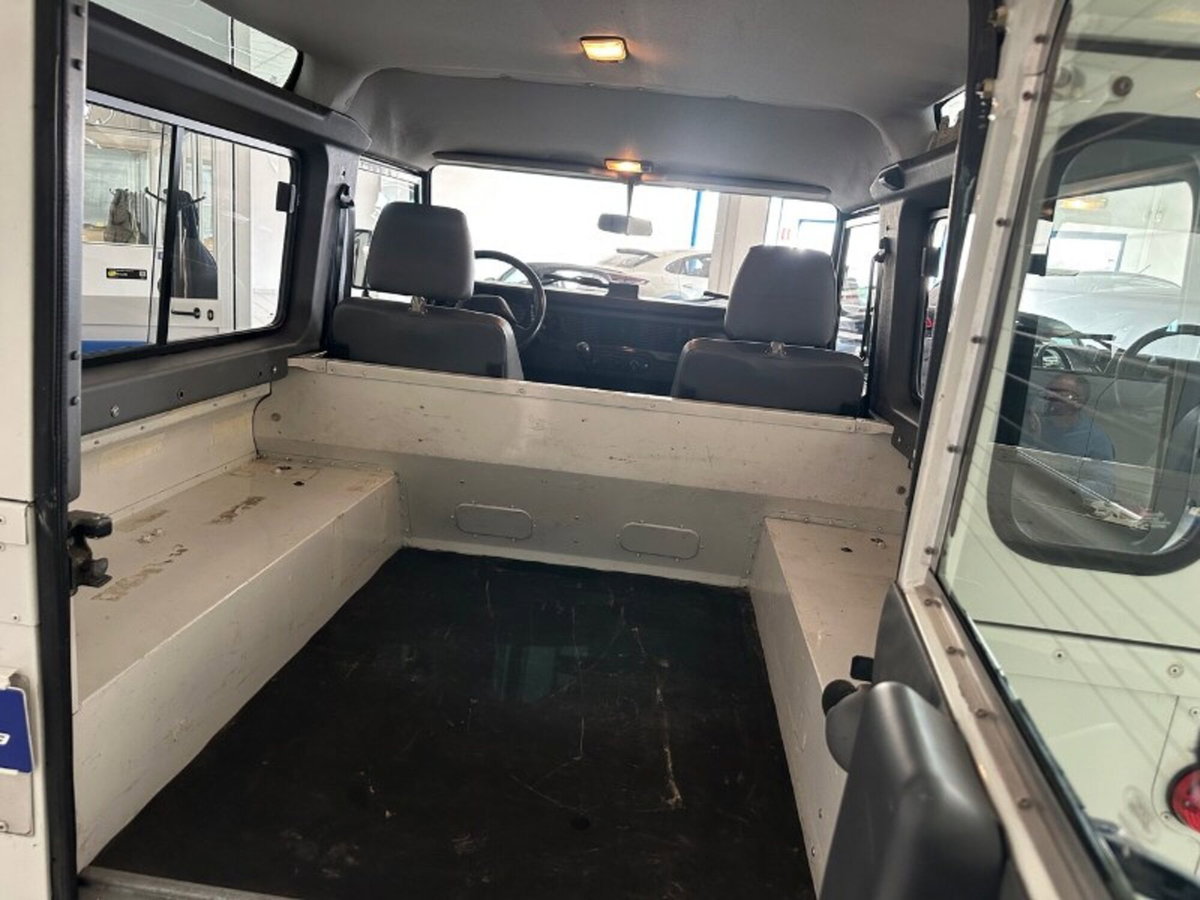Land Rover Defender 90 2.5 Td5 Station Wagon (15)