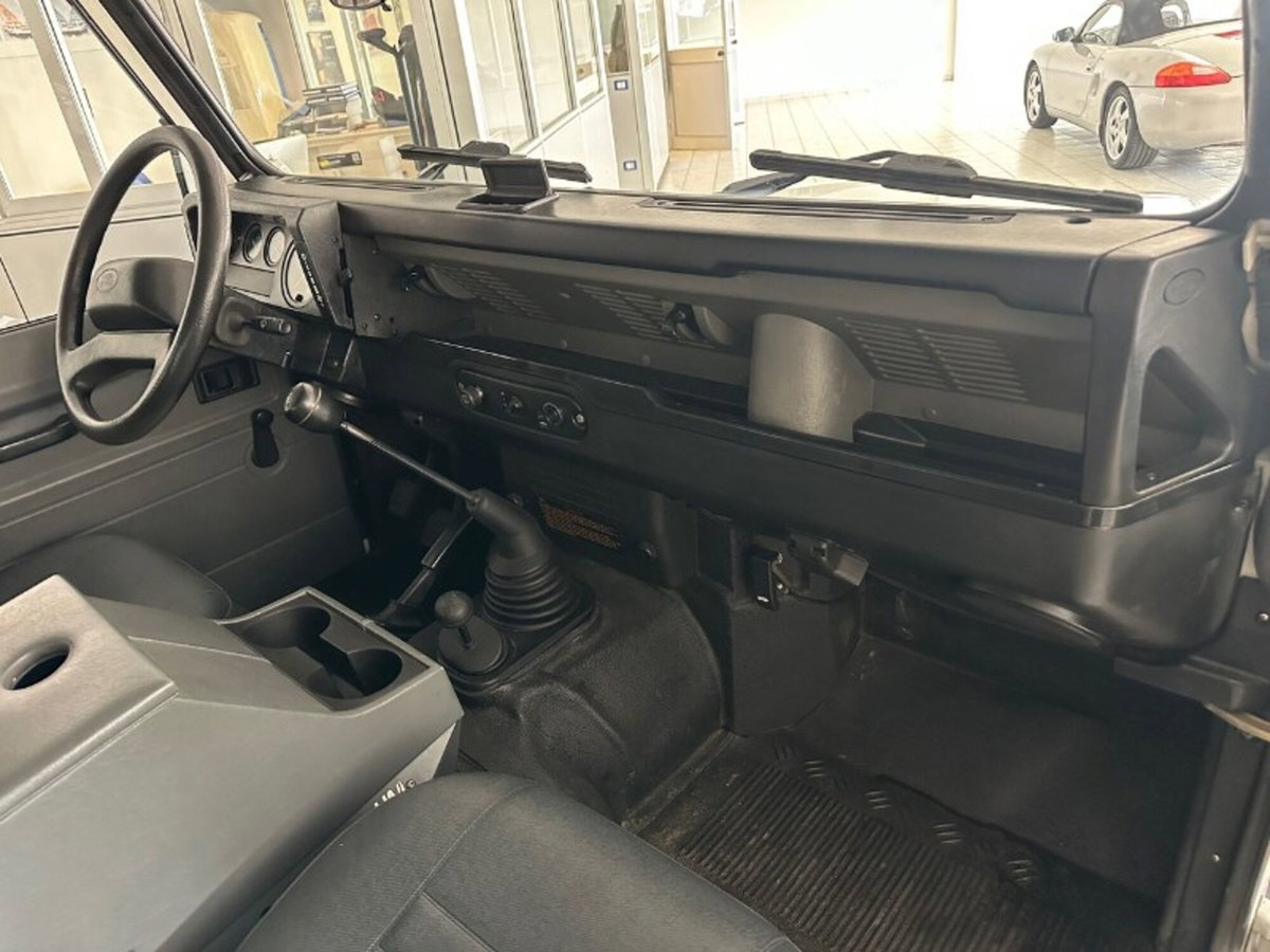 Land Rover Defender 90 2.5 Td5 Station Wagon (16)