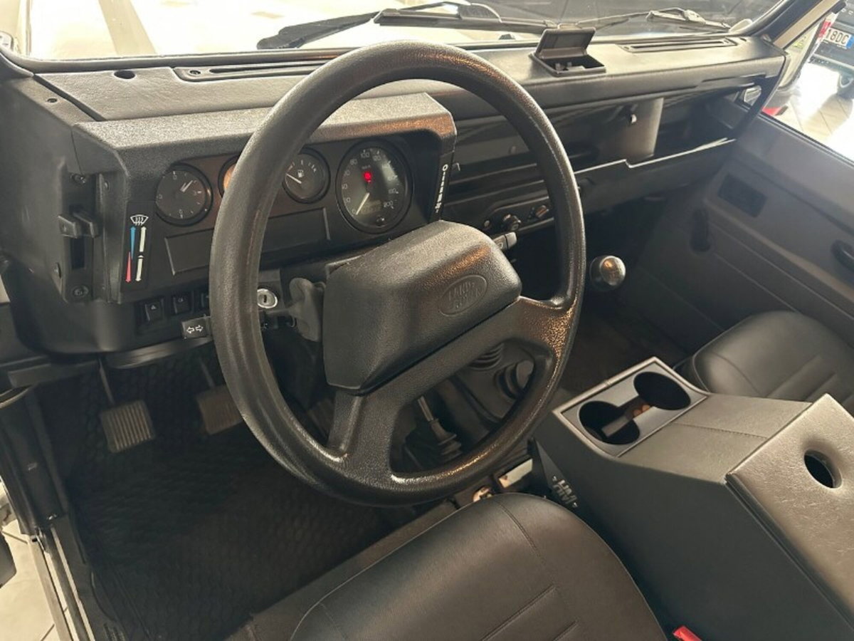 Land Rover Defender 90 2.5 Td5 Station Wagon (9)