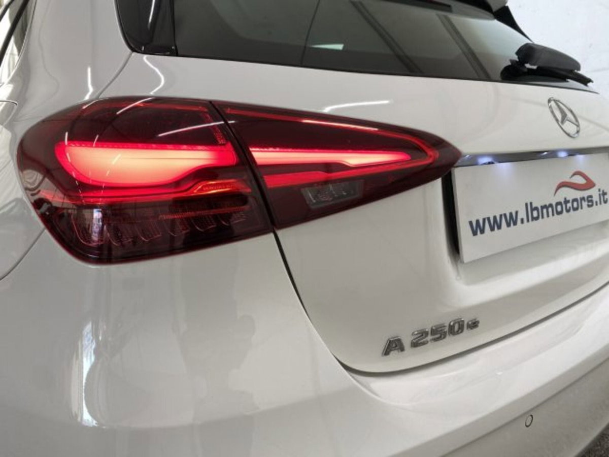 Mercedes-Benz Classe A Sedan 200 AMG Line Premium Plus auto (17)