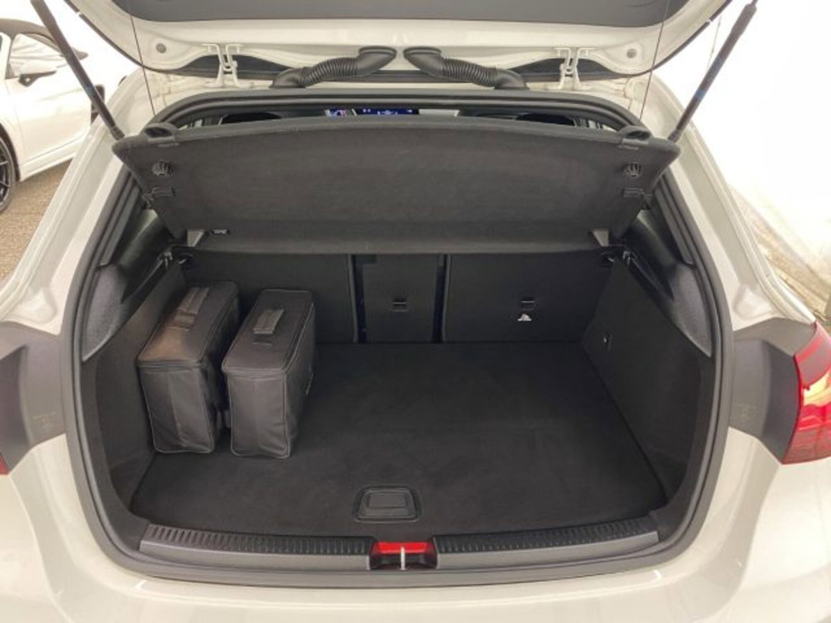 Mercedes-Benz Classe A Sedan 200 AMG Line Premium Plus auto (18)