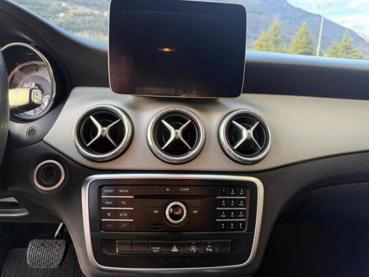 Mercedes-Benz CLA Shooting Brake 200 d Automatic Premium (8)