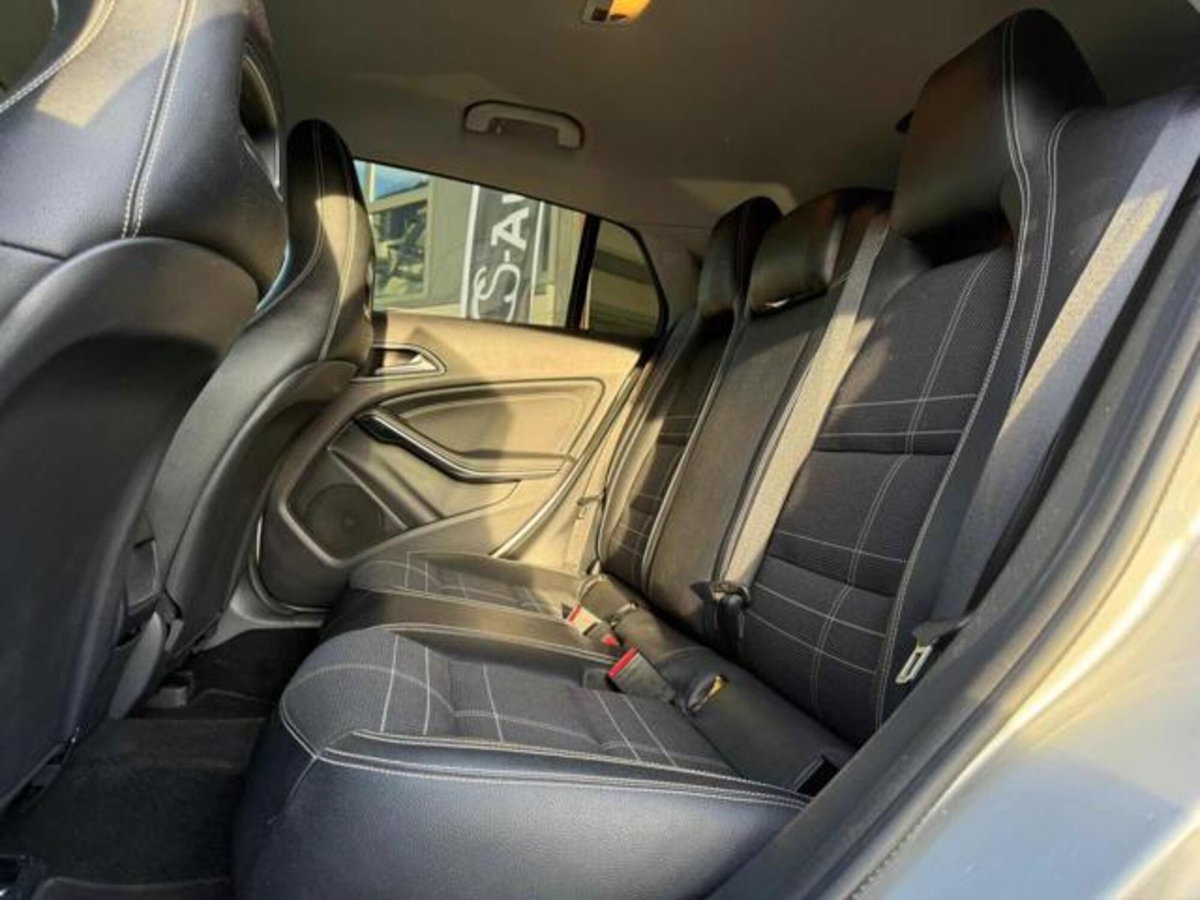 Mercedes-Benz CLA Shooting Brake 200 d Automatic Premium (9)