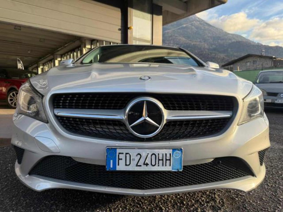 Mercedes-Benz CLA Shooting Brake 200 d Automatic Premium (4)