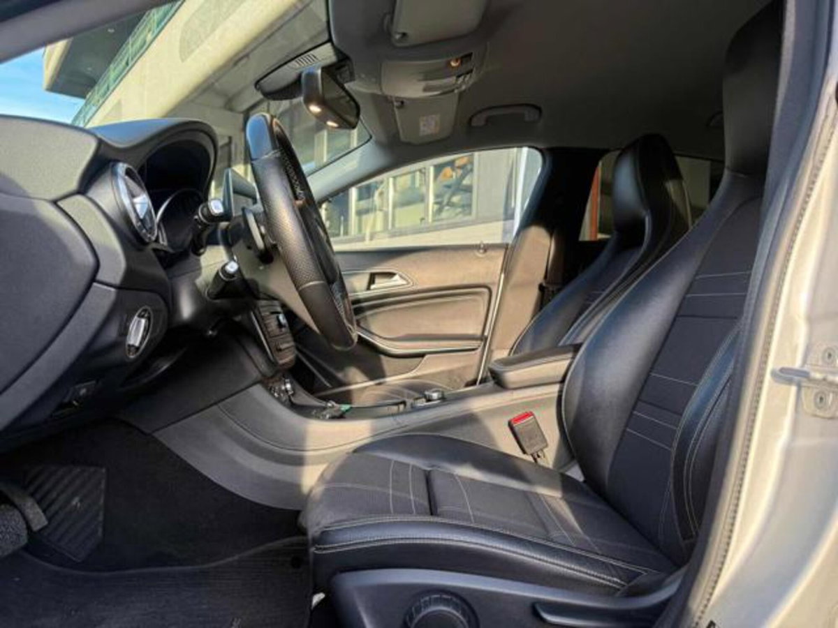 Mercedes-Benz CLA Shooting Brake 200 d Automatic Premium (10)