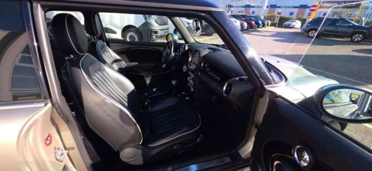 MINI Mini 1.6 16V Cooper (10)