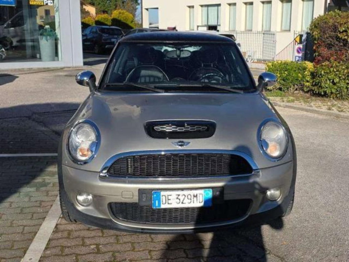 MINI Mini 1.6 16V Cooper (2)