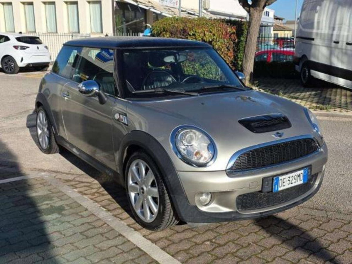 MINI Mini 1.6 16V Cooper (3)