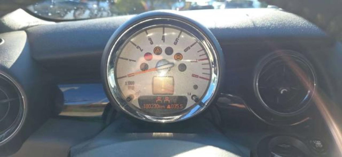 MINI Mini 1.6 16V Cooper (8)