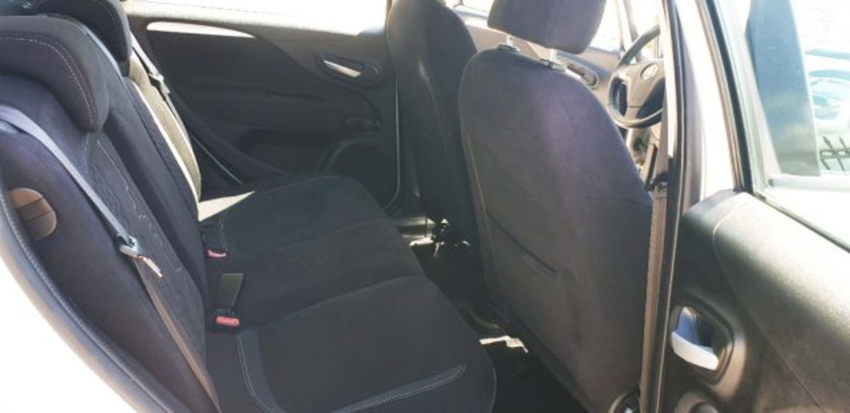 Fiat Punto 1.3 MJT II 75 CV 5 porte Lounge (10)