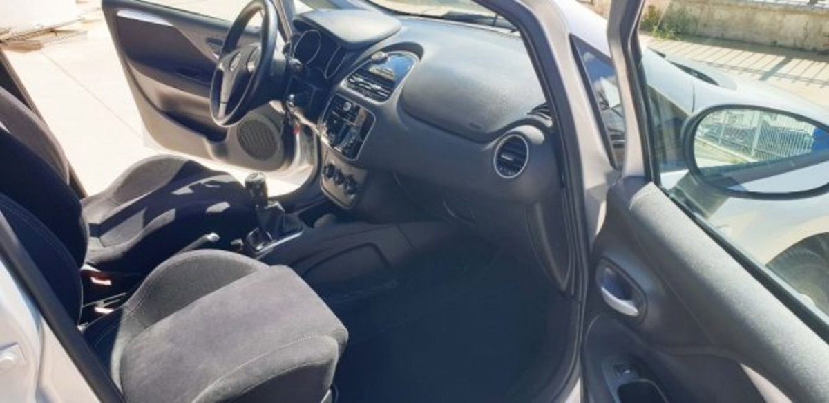 Fiat Punto 1.3 MJT II 75 CV 5 porte Lounge (11)
