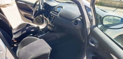 Fiat Punto 1.3 MJT II 75 CV 5 porte Lounge (11)