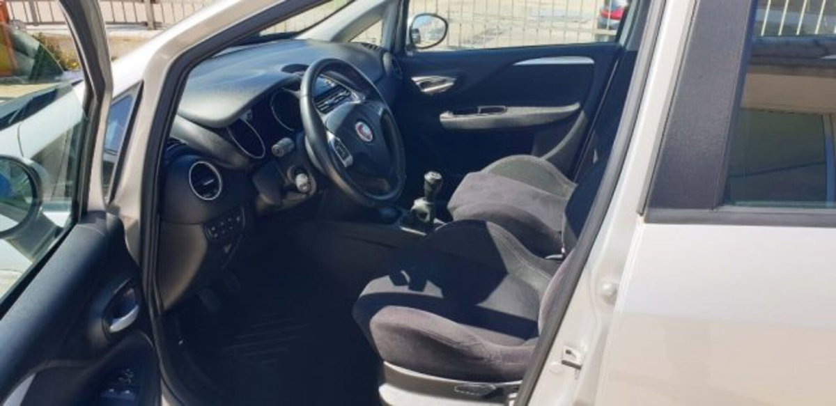 Fiat Punto 1.3 MJT II 75 CV 5 porte Lounge (7)