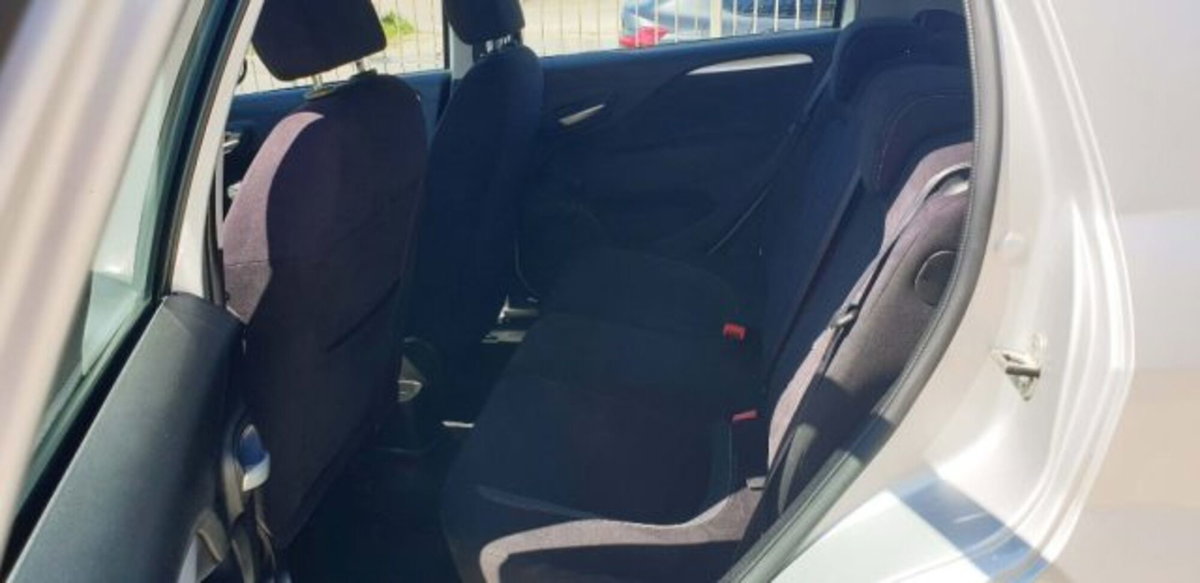 Fiat Punto 1.3 MJT II 75 CV 5 porte Lounge (8)