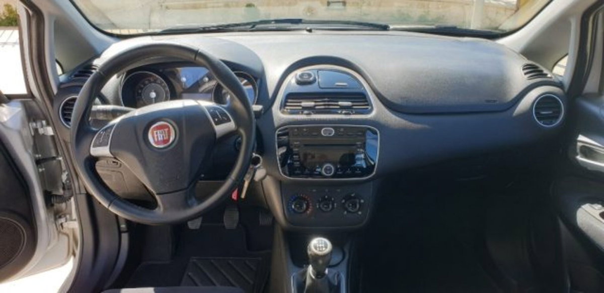 Fiat Punto 1.3 MJT II 75 CV 5 porte Lounge (9)