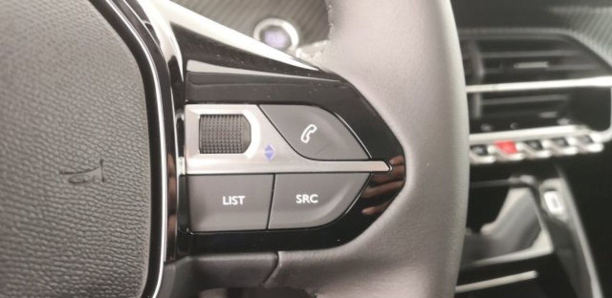 Peugeot 208 1.2 turbo Allure 100cv (10)