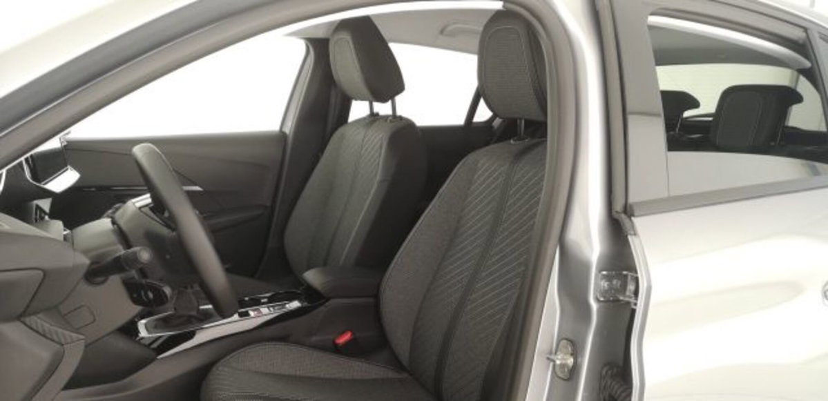 Peugeot 208 1.2 turbo Allure 100cv (18)