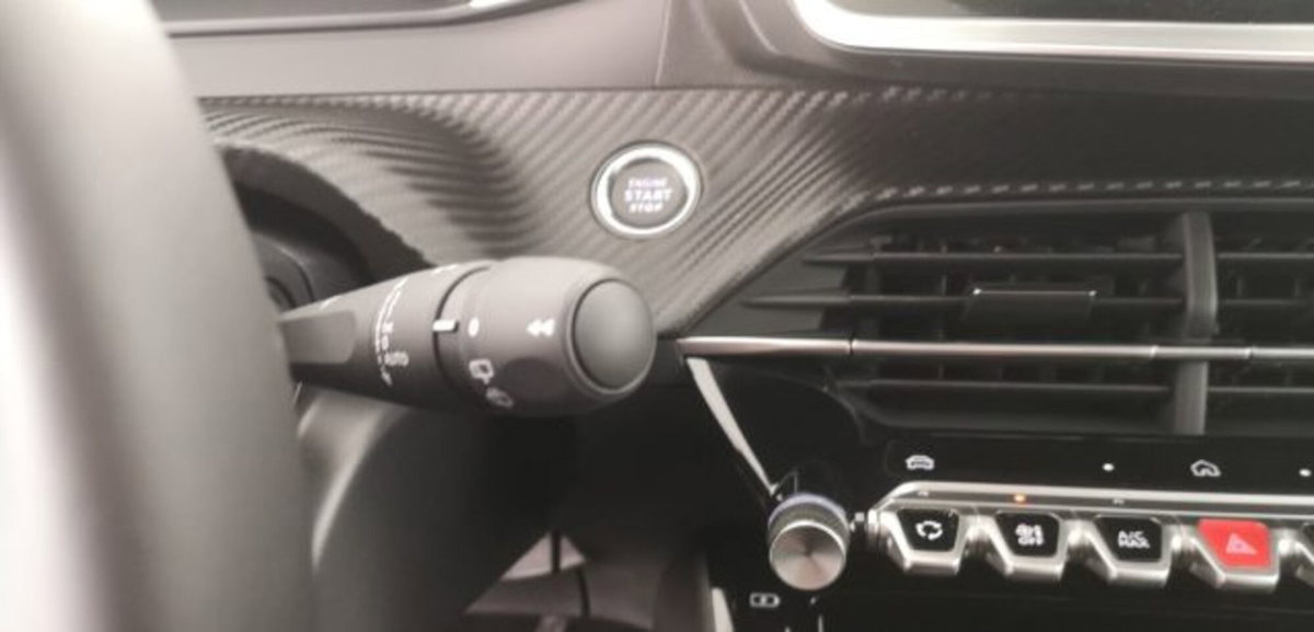 Peugeot 208 1.2 turbo Allure 100cv (19)