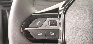 Peugeot 208 1.2 turbo Allure 100cv (6)
