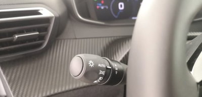 Peugeot 208 1.2 turbo Allure 100cv (7)